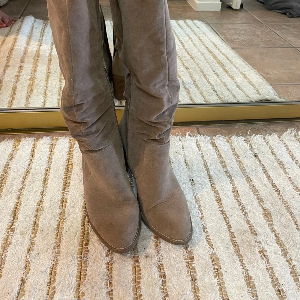Universal Thread Slouch Boot - Picture 4 of 7